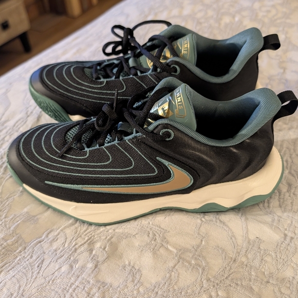 Nike Giannis Immortality 4 Women's sz 7.5 Kid's 6 Black Bicoastal Ivory & Gold - Picture 6 of 12